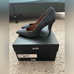 Brand new coach waverly pump. Size 5 midnight navy.